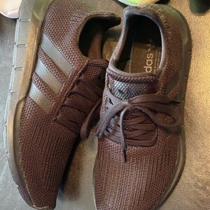 Adidas Men's BLACK Athletic Shoes. Also fit a women’s size 10.